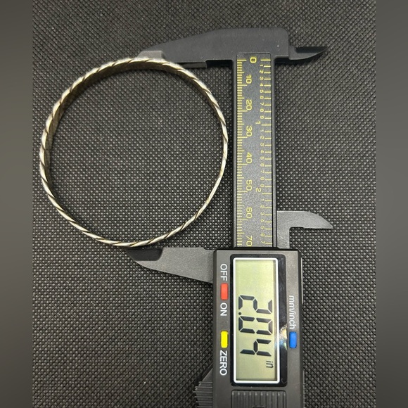 Sterling Silver Rope or Flattened Twist Bangle From Mexico - Picture 3 of 3